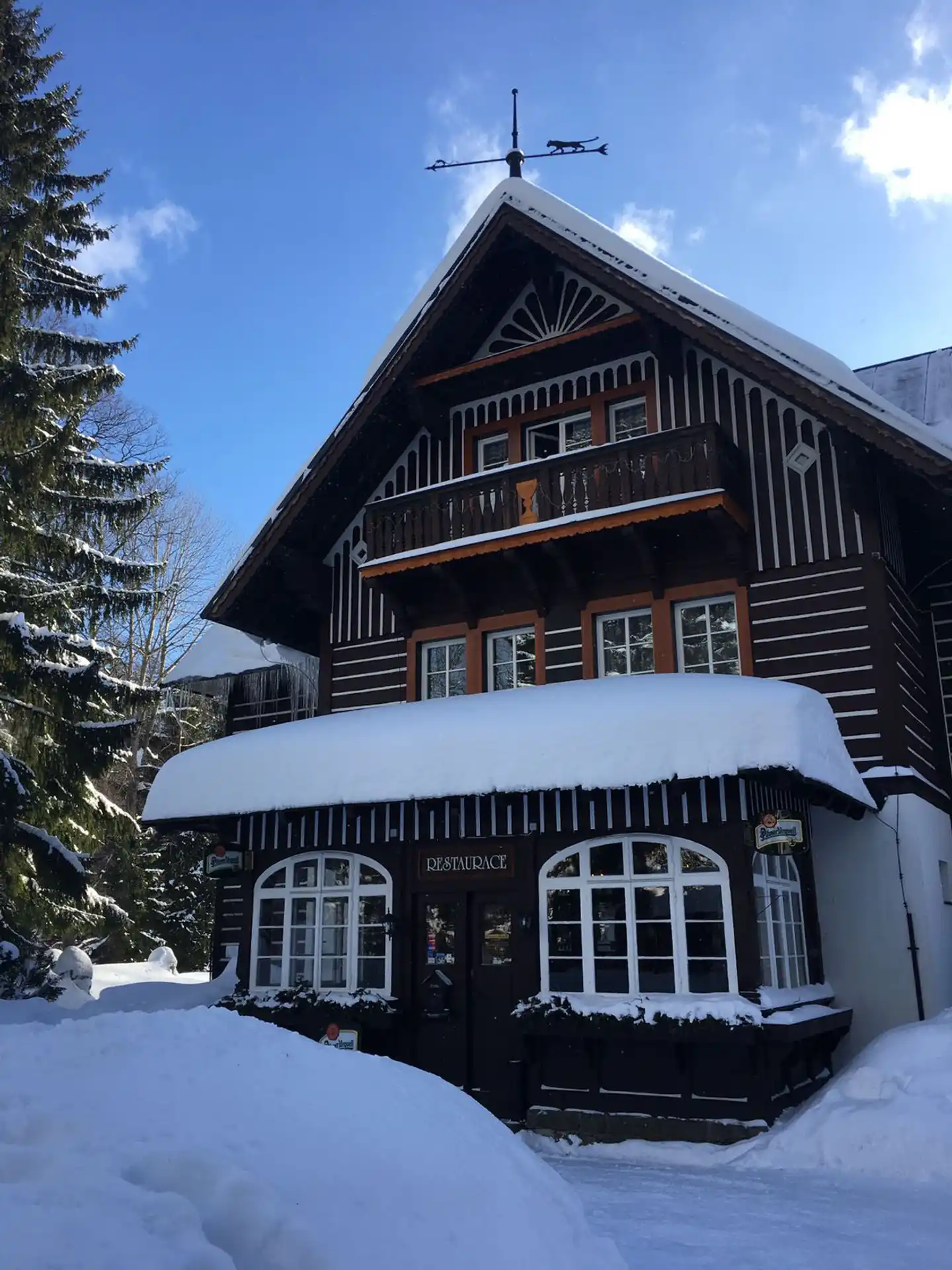 Tri Ruze Aussenansicht