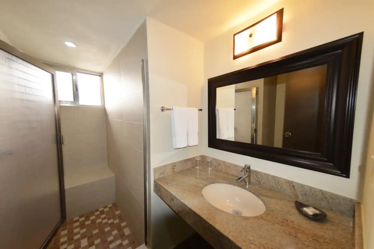 Sina Suites Badezimmer