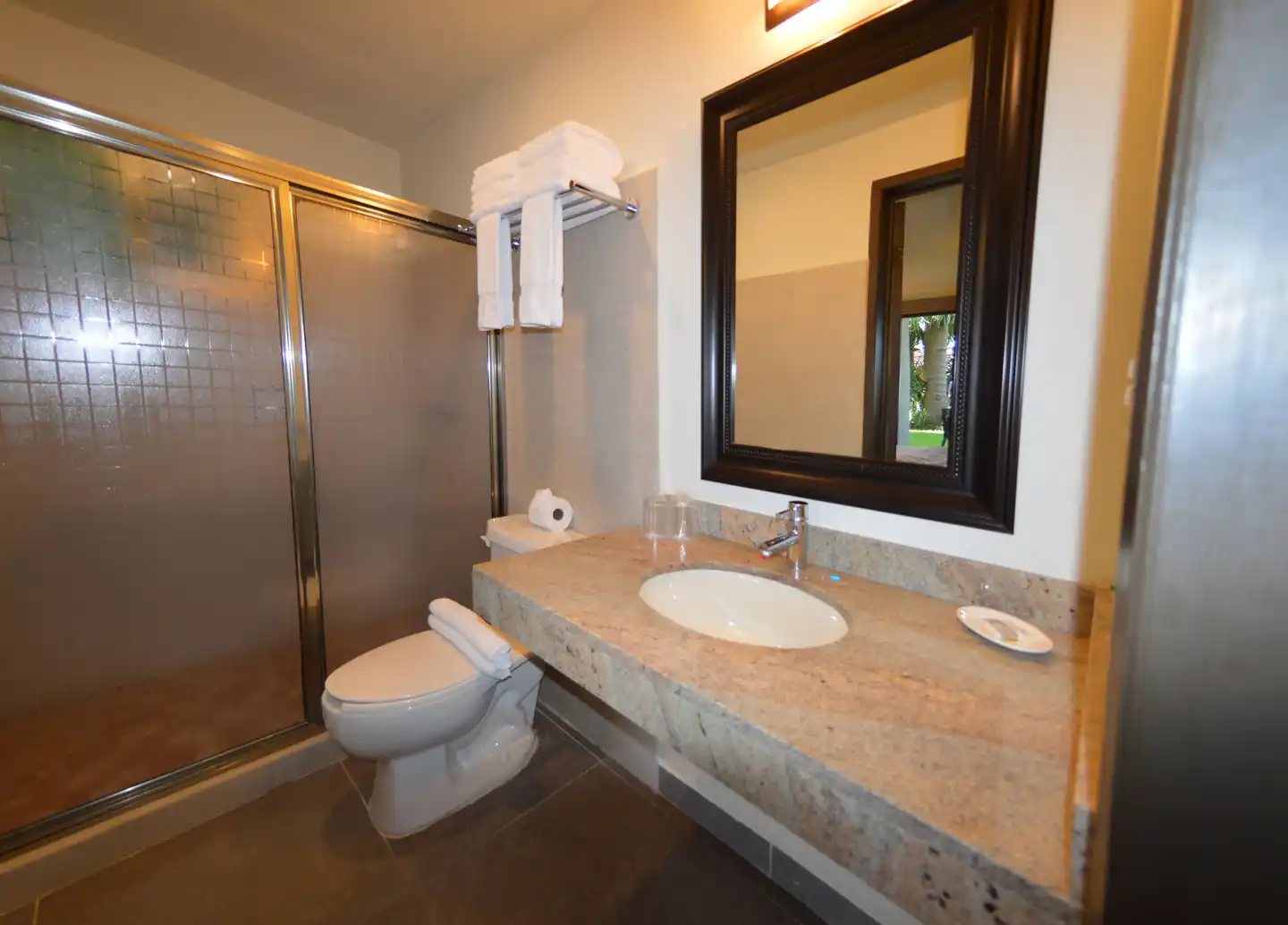 Sina Suites Badezimmer