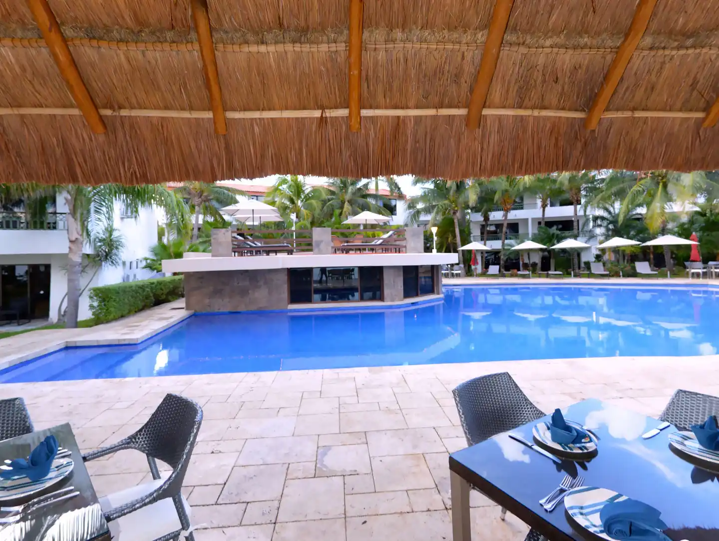 Sina Suites Bar