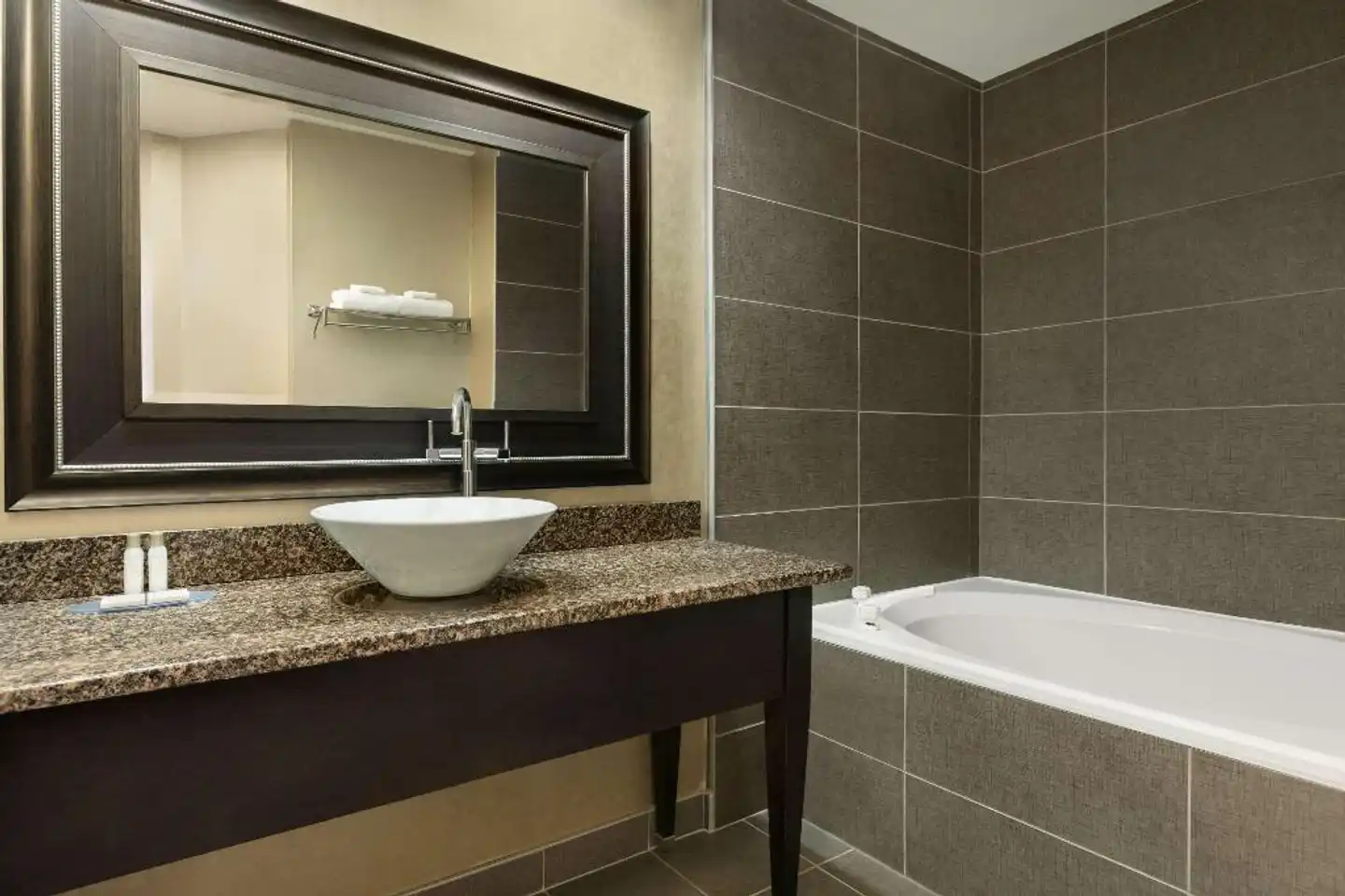 Travelodge by Wyndham Hotel & Convention Centre Quebec Badezimmer