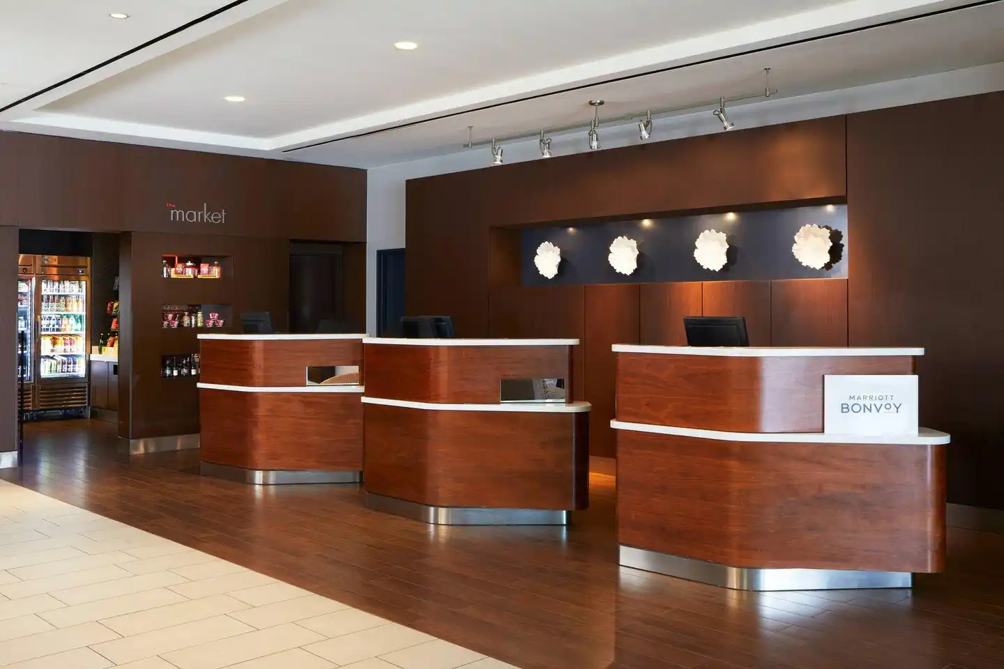 Courtyard by Marriott Los Angeles LAX/Century Boulevard Lobby