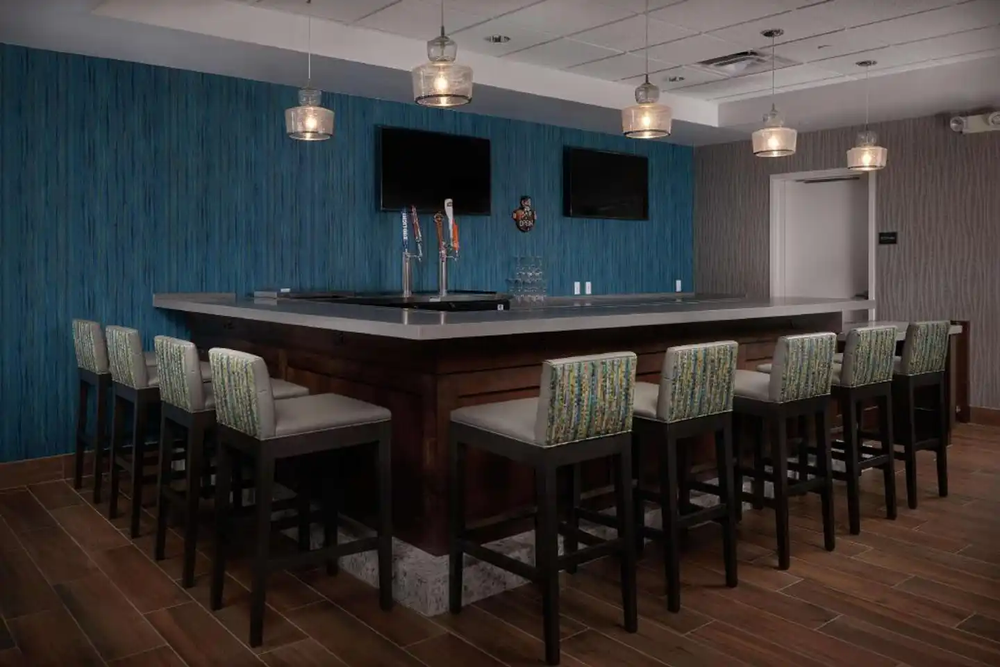 Hampton Inn Lake Havasu City Bar