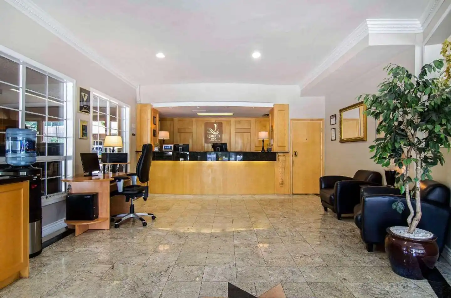 Quality Inn Downtown Inner Harbour Lobby