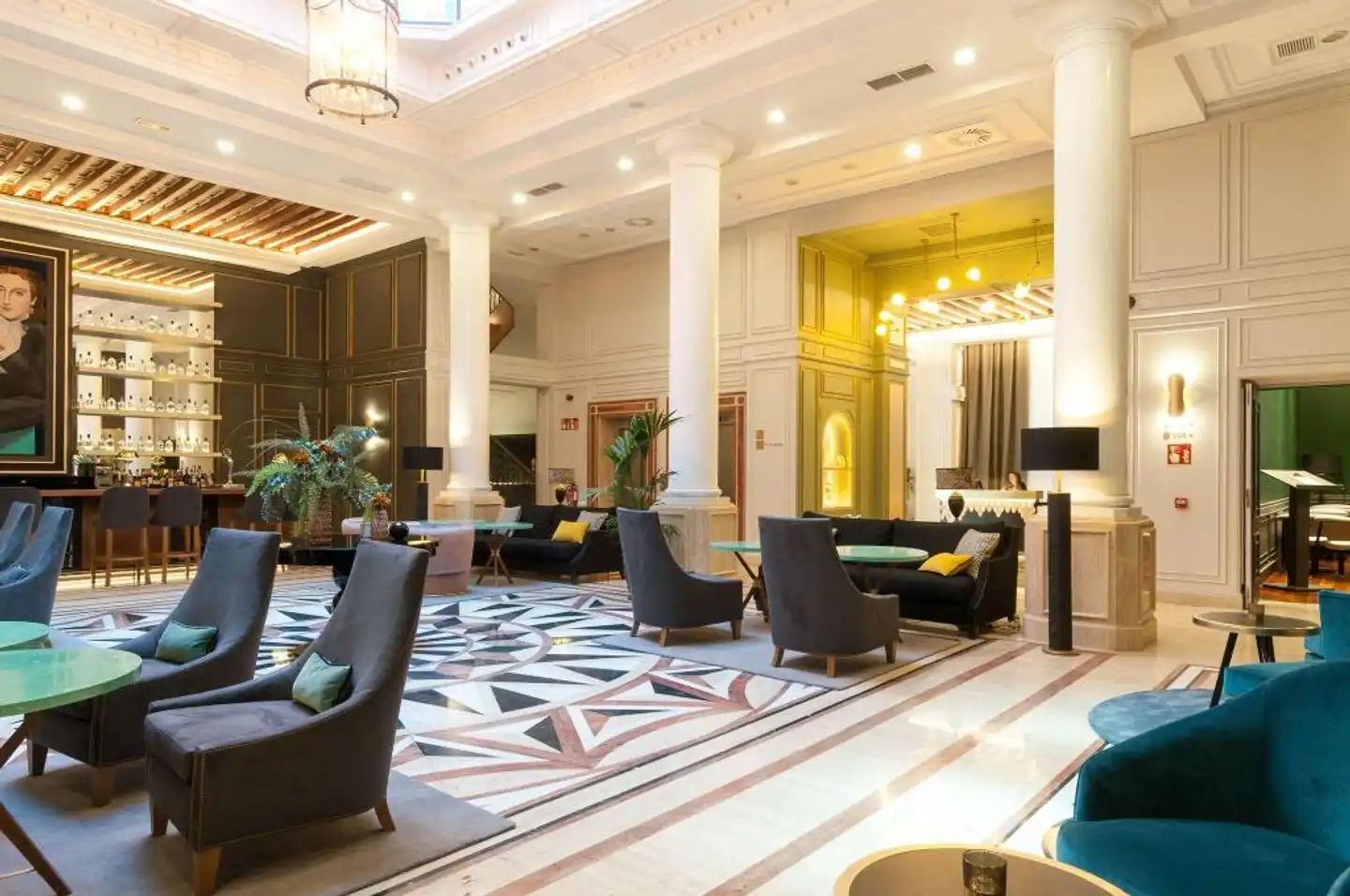 Eugenia de Montijo, Autograph Collection Lobby
