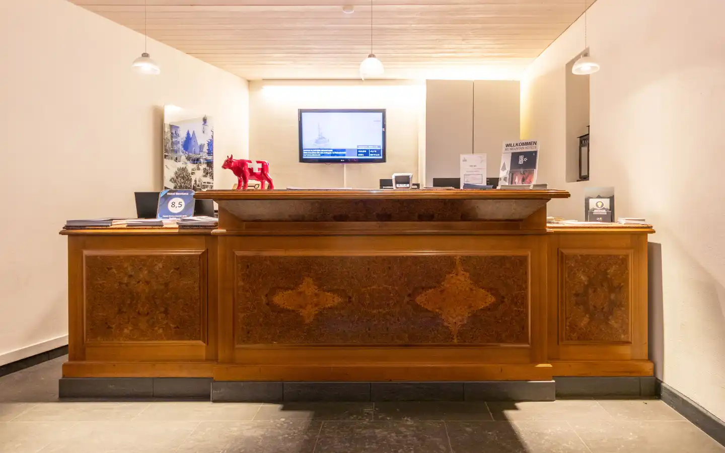 Hotel Montana Lobby