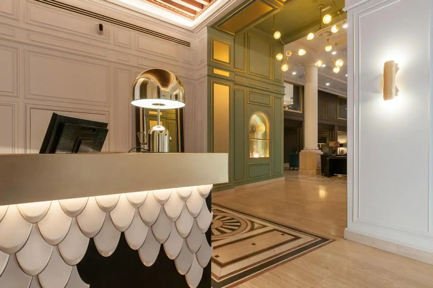 Eugenia de Montijo, Autograph Collection Lobby