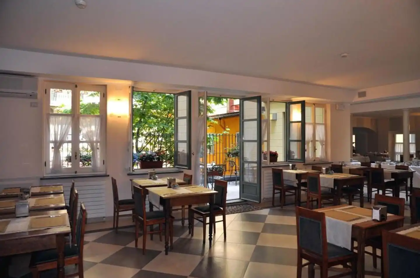 Roma e Rocca Cavour Restaurant