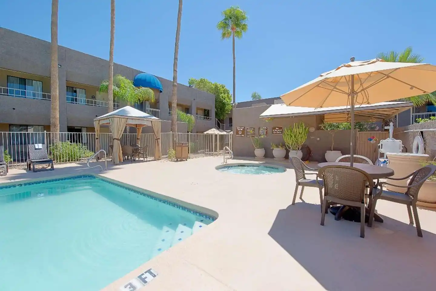 BEST WESTERN InnSuites Phoenix Hotel & Suites Pool