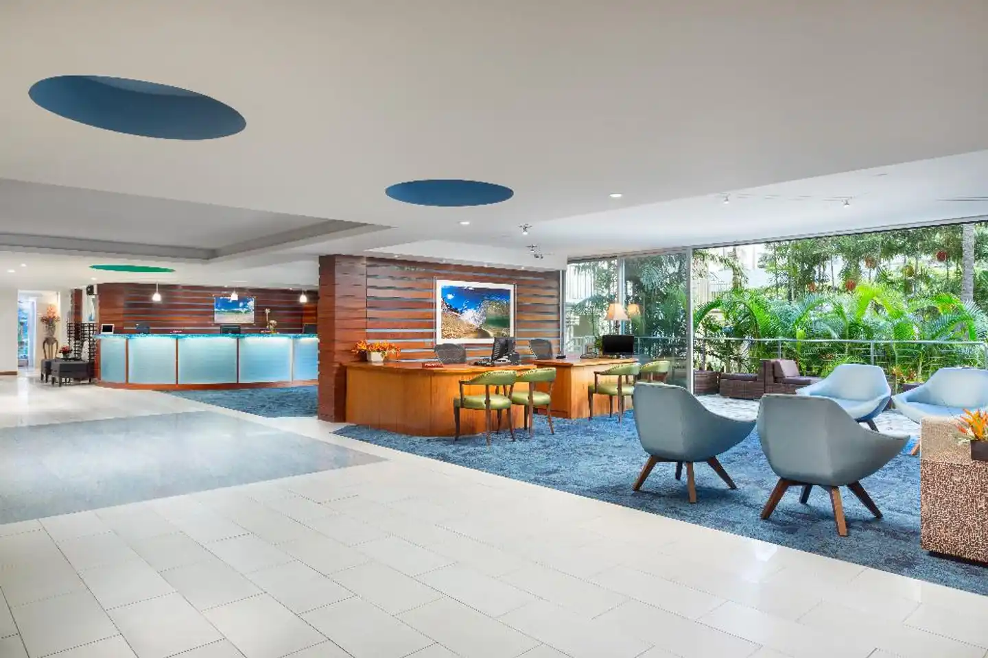 Courtyard by Marriott Waikiki Beach Lobby