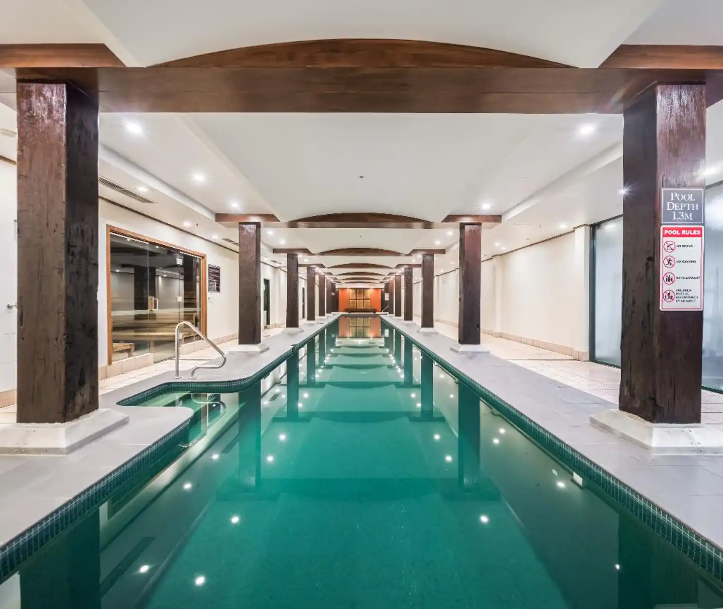 Oaks Sydney Goldsbrough Suites Hallenbad