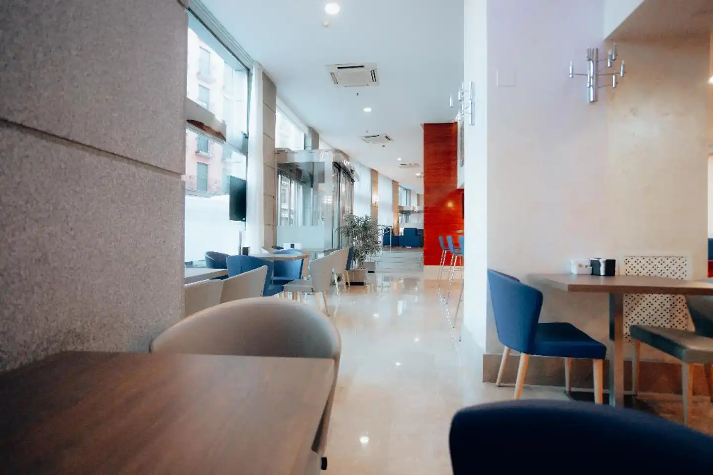 Hotel Ganivet Lobby
