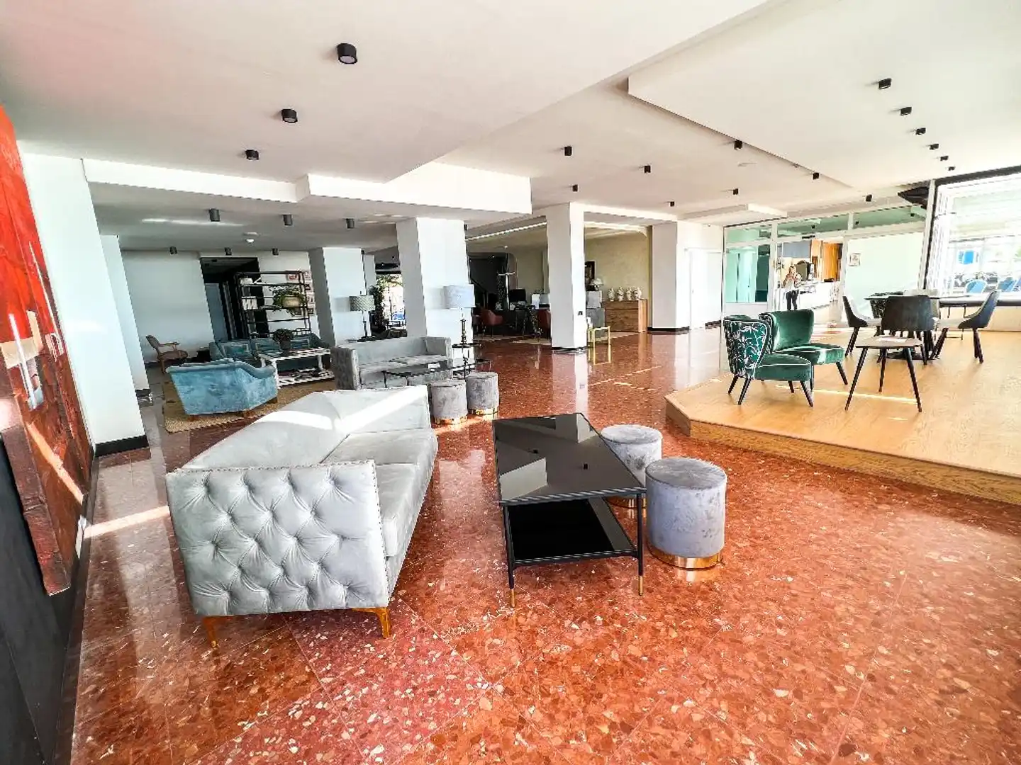 Fay Victoria Beach Lobby