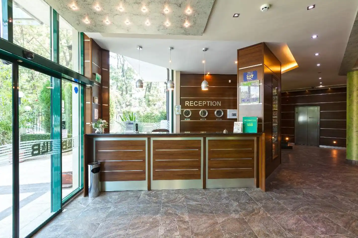 Hotel L&B Lobby