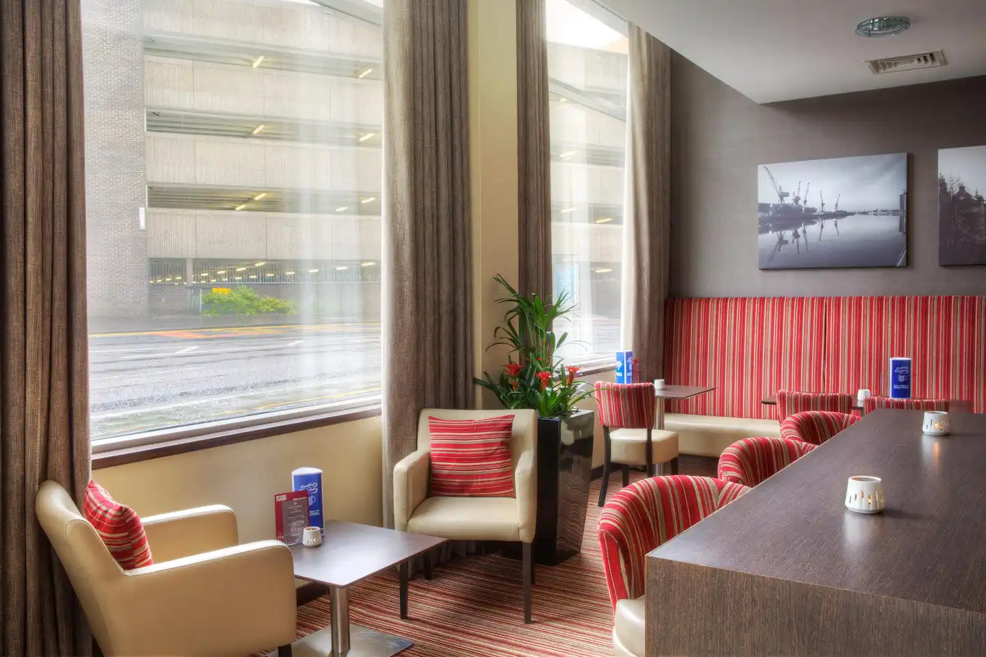Holiday Inn Express Glasgow - City Center Theatreland Lobby