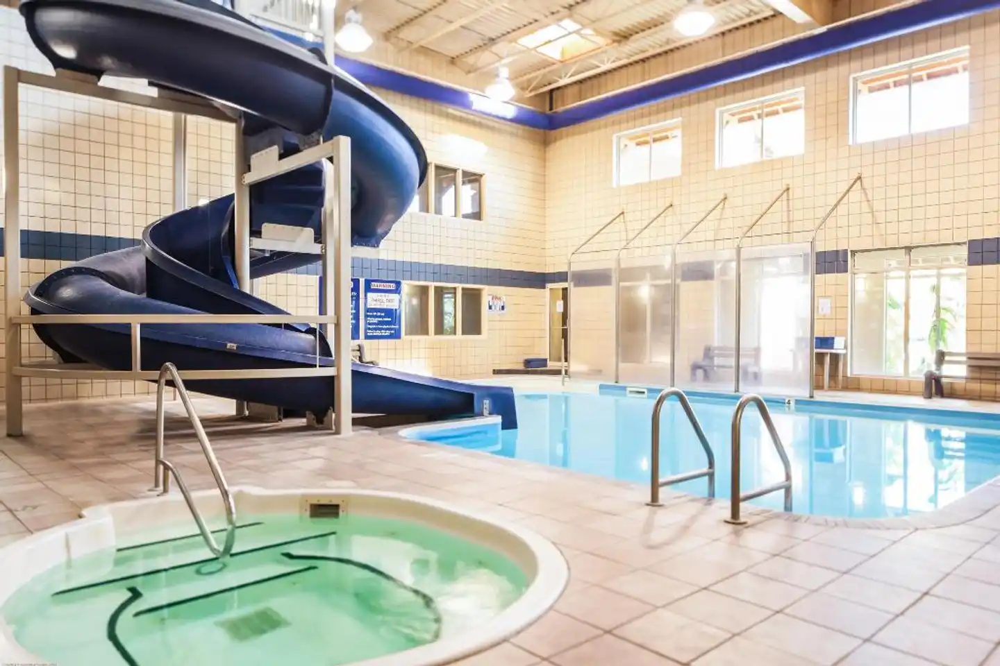 Coast Osoyoos Beach Hotel Hallenbad