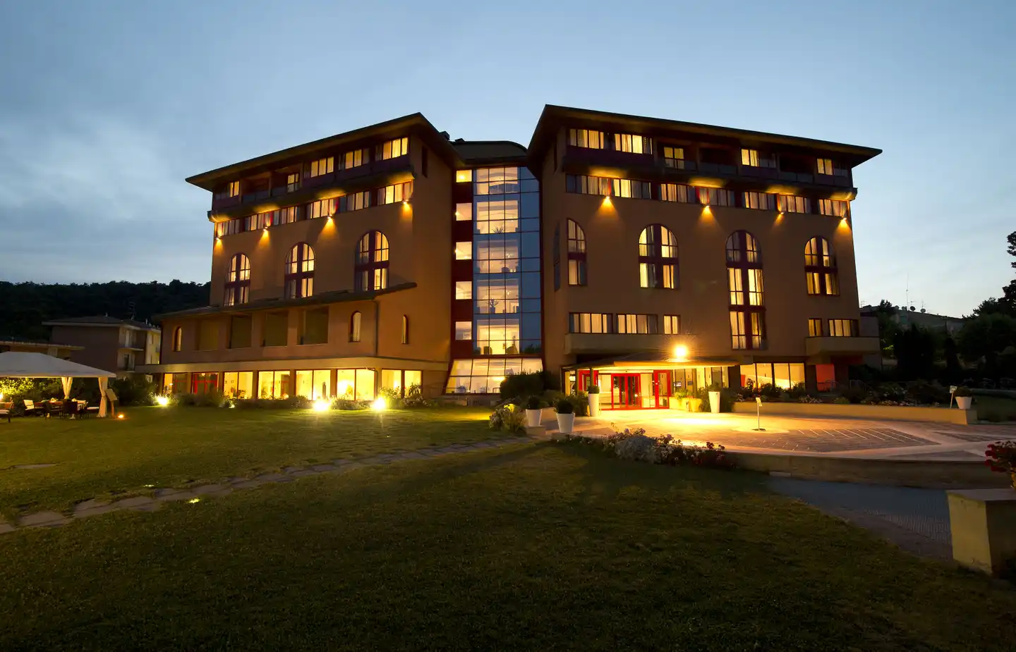 Grand Hotel Admiral Palace Aussenansicht