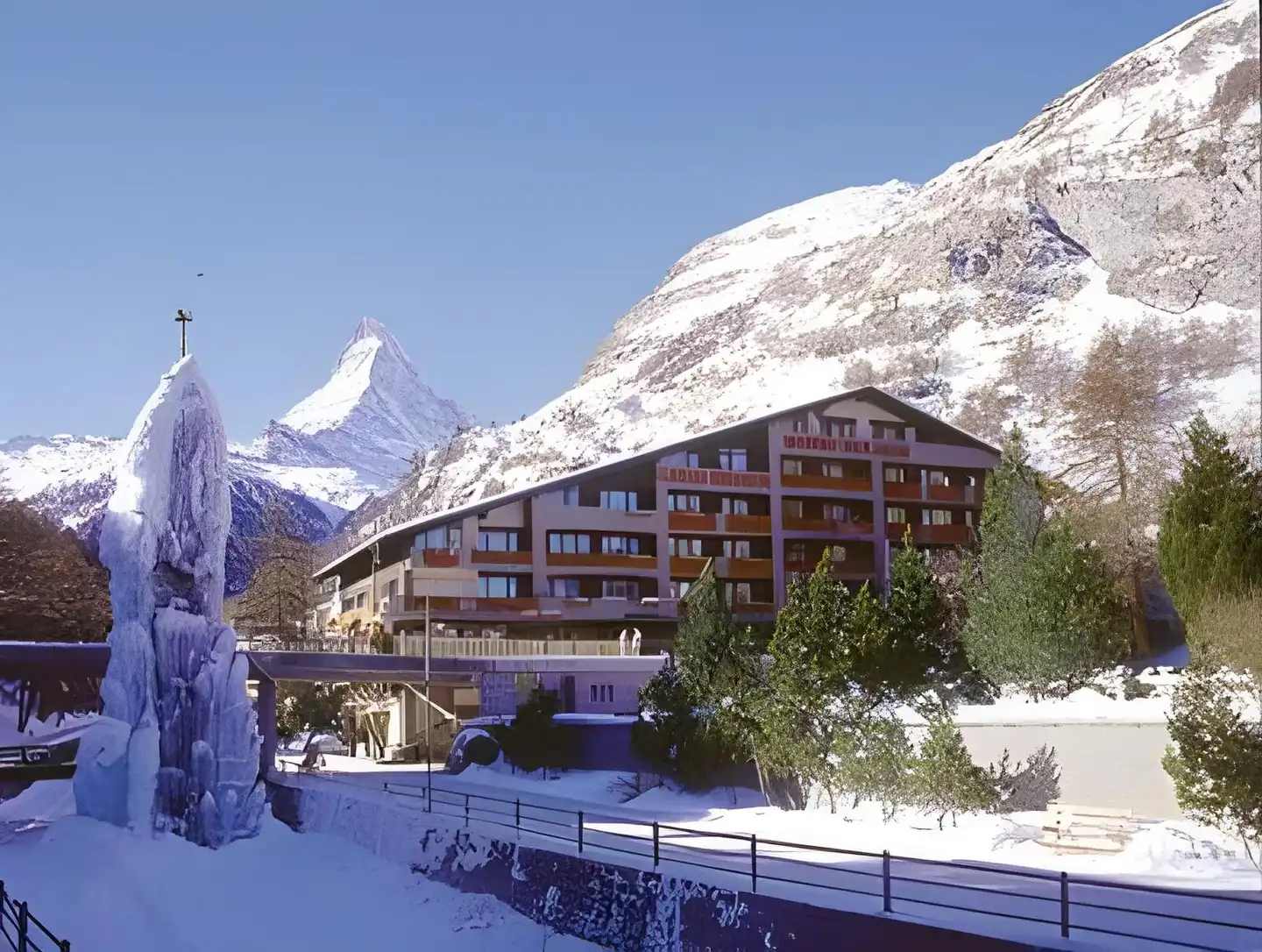 Swiss Alpine Allalin Aussenansicht