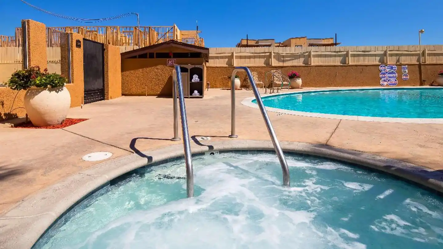 Best Western Plus Oxnard Inn Pool
