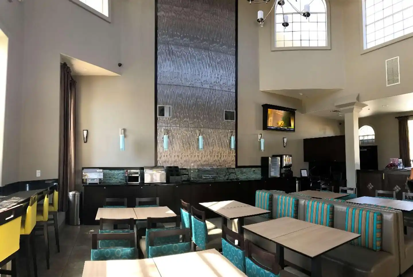 Best Western Plus Oxnard Inn Lobby
