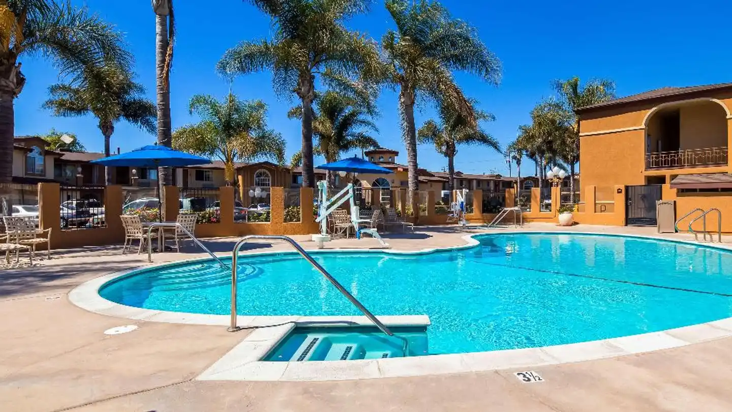 Best Western Plus Oxnard Inn Pool