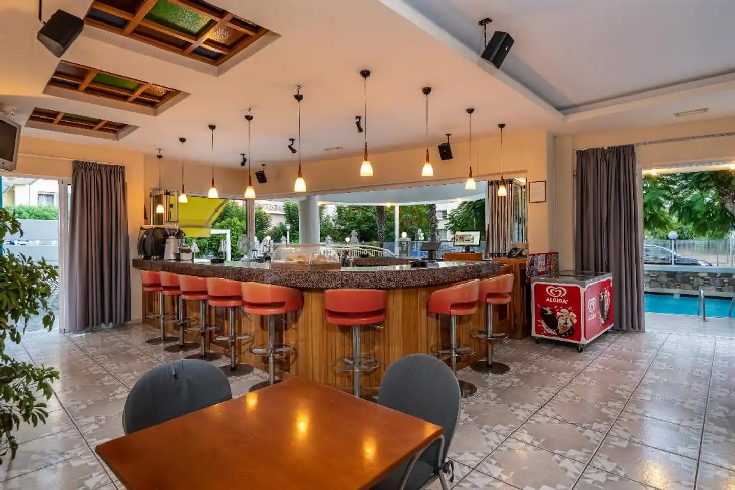 Angela Hotel Bar