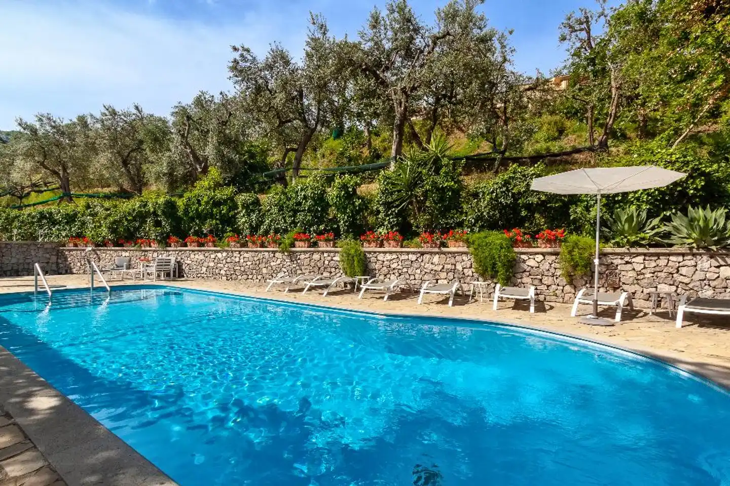 Metropole Pool