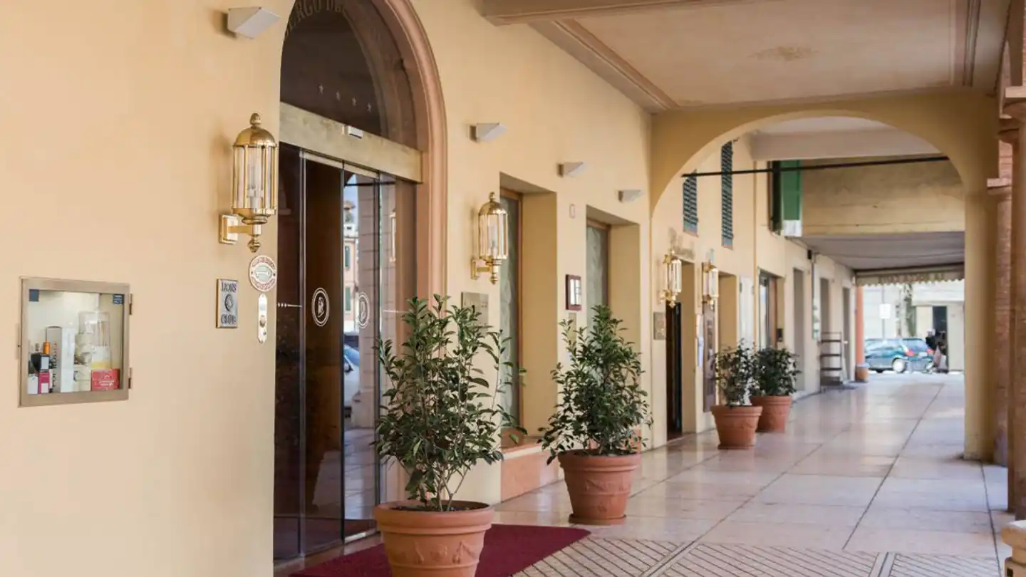 Dei Medaglioni Lobby