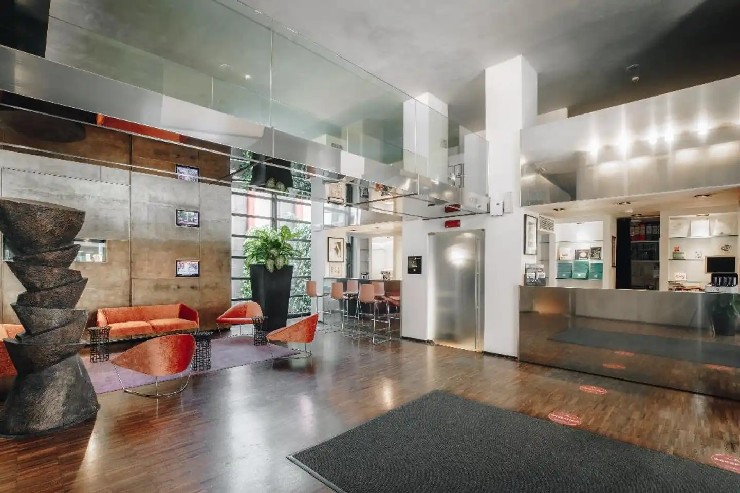 Cremona Hotels Dellearti Design Lobby