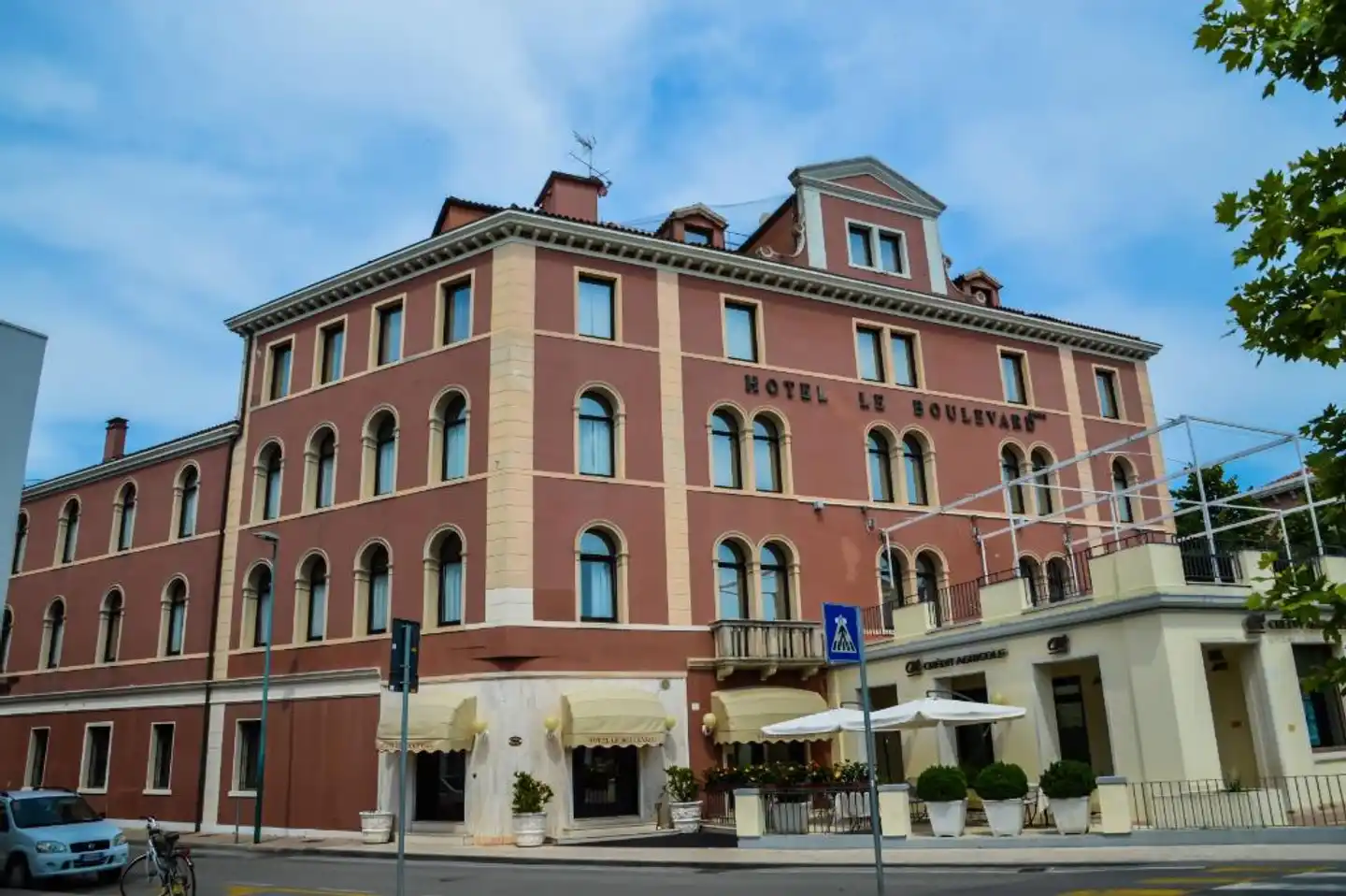 Le Boulevard Aussenansicht