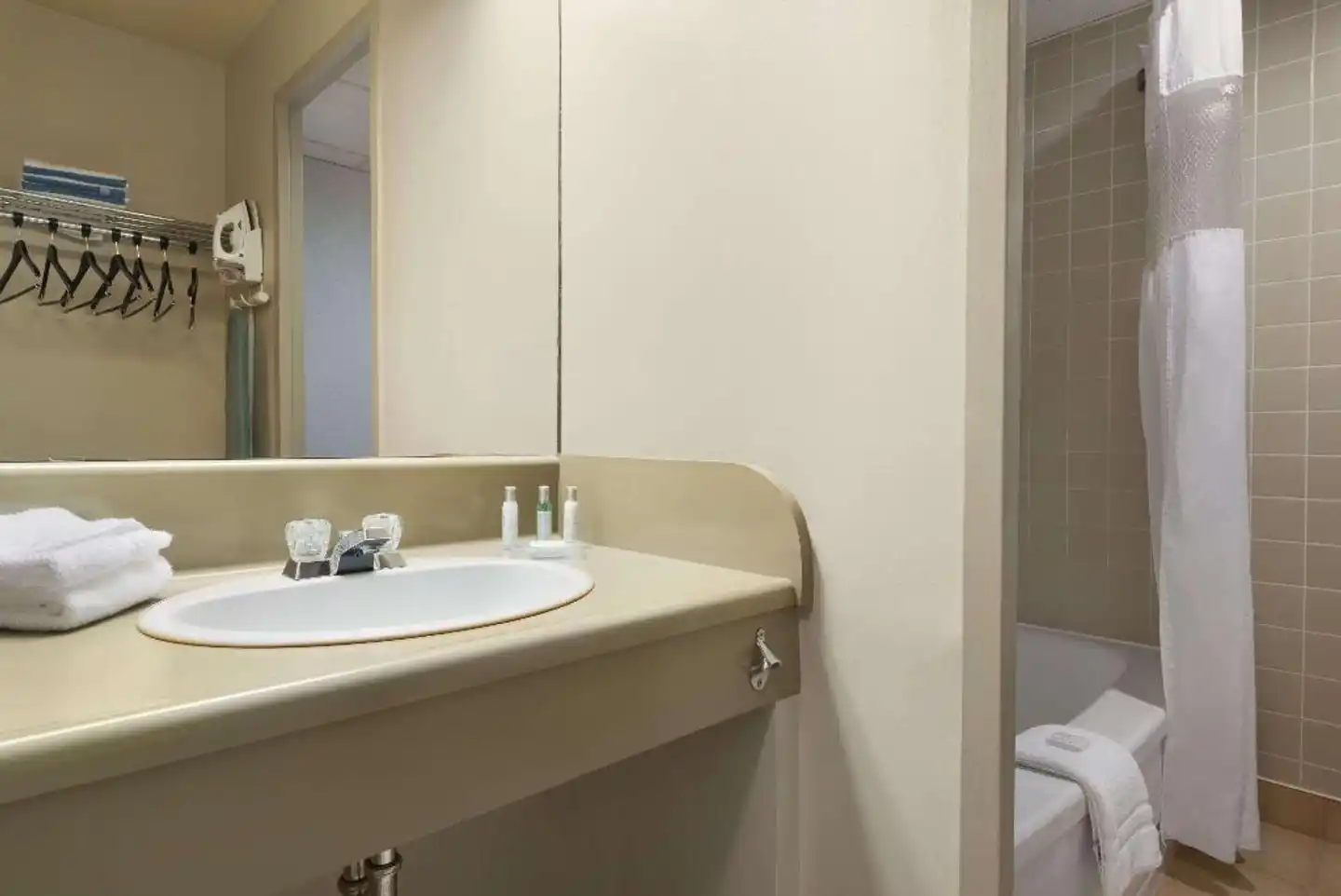 Travelodge by Wyndham Sydney Badezimmer
