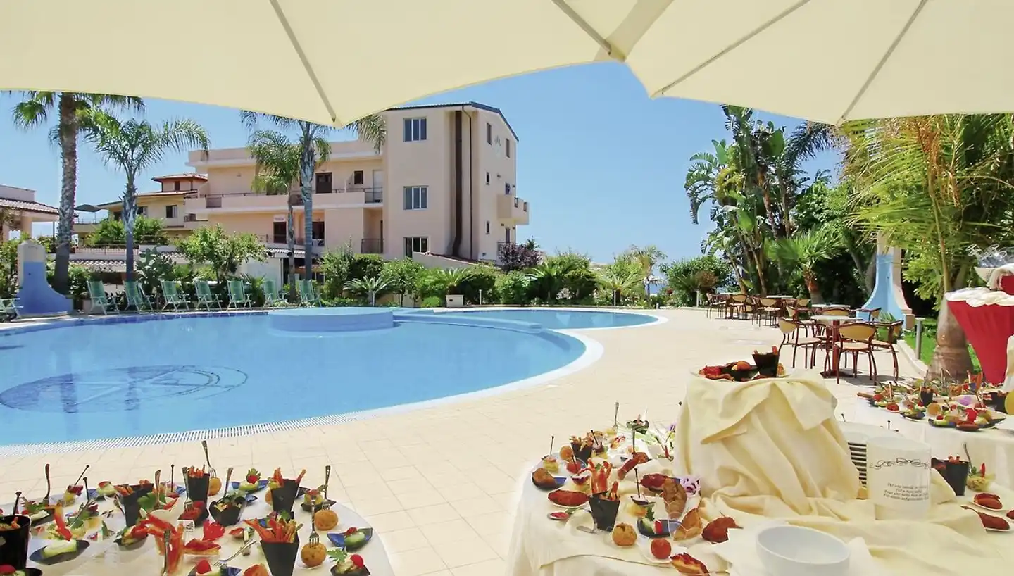 La Bussola Pool