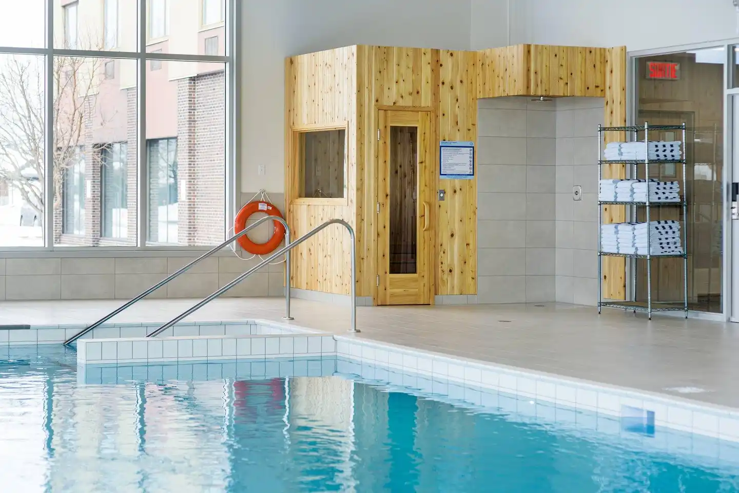 Delta Hotels by Marriott Saguenay Conference Centre Hallenbad