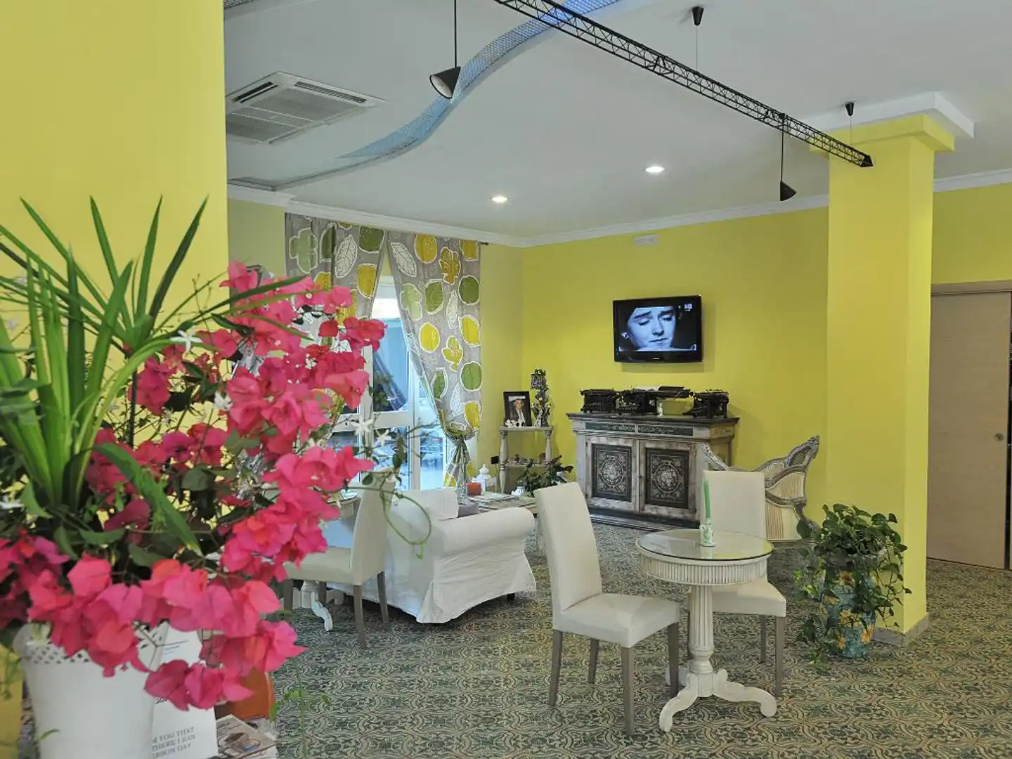 Miramare Lobby