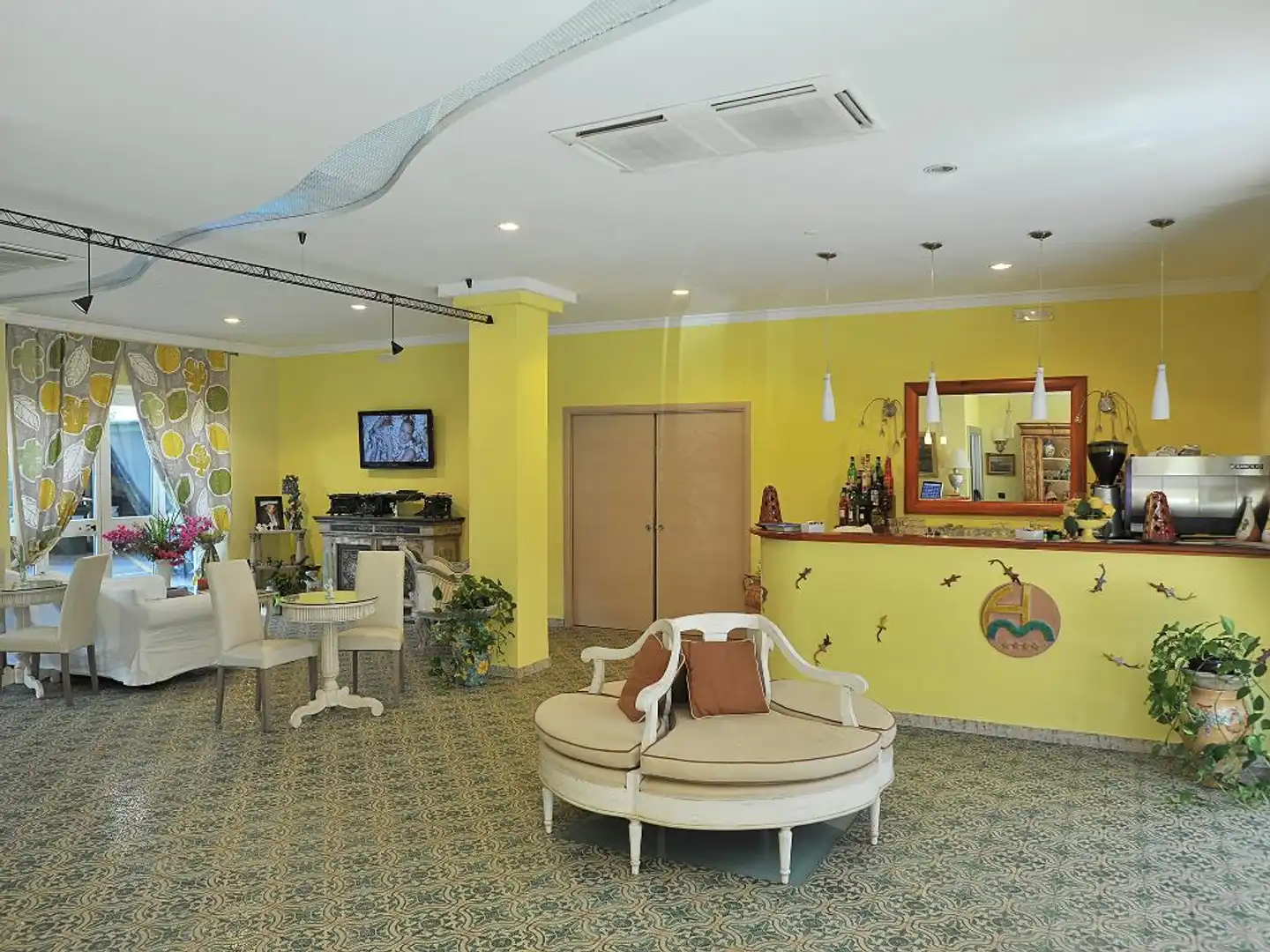 Miramare Lobby