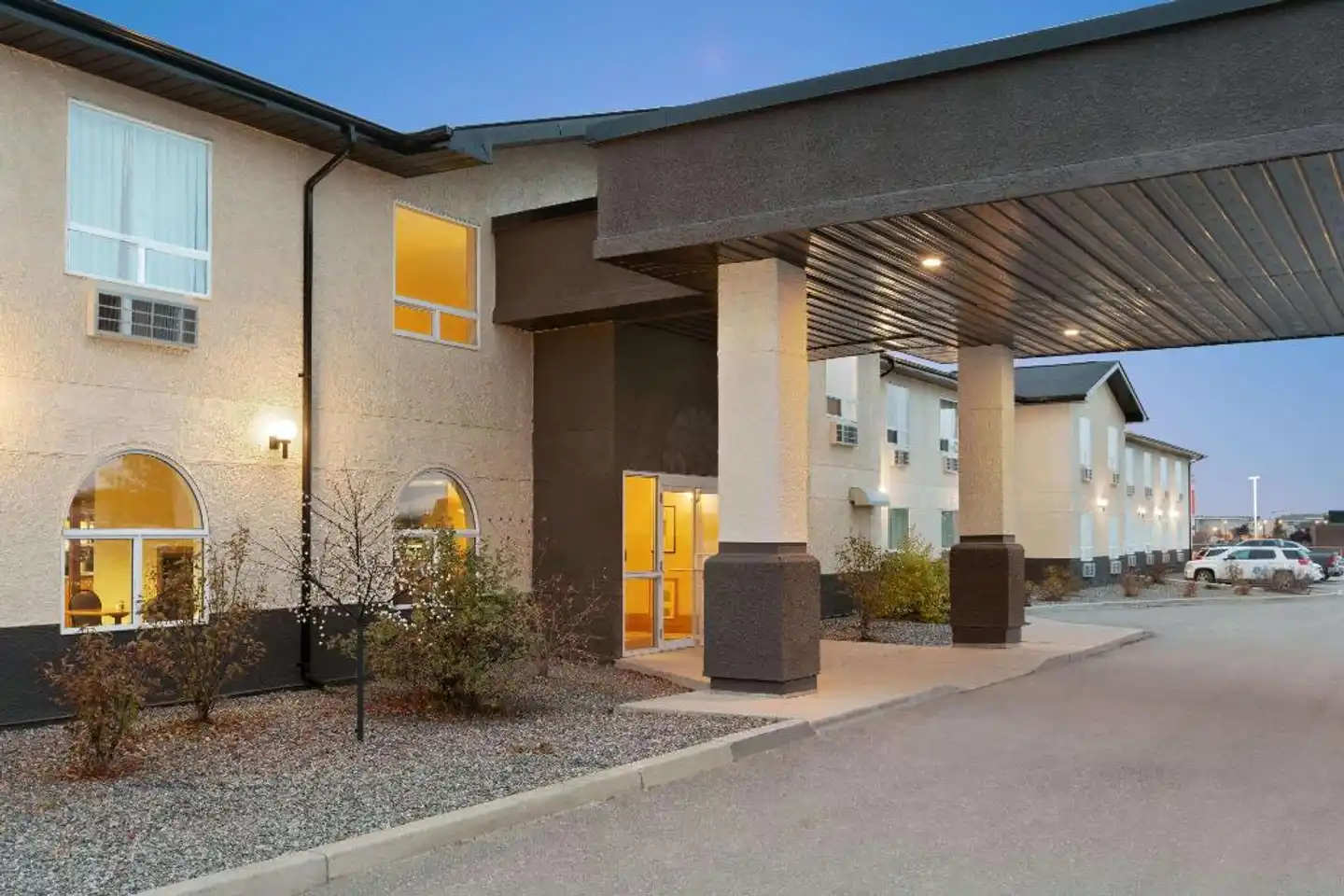 Days Inn & Suites by Wyndham Thompson Aussenansicht