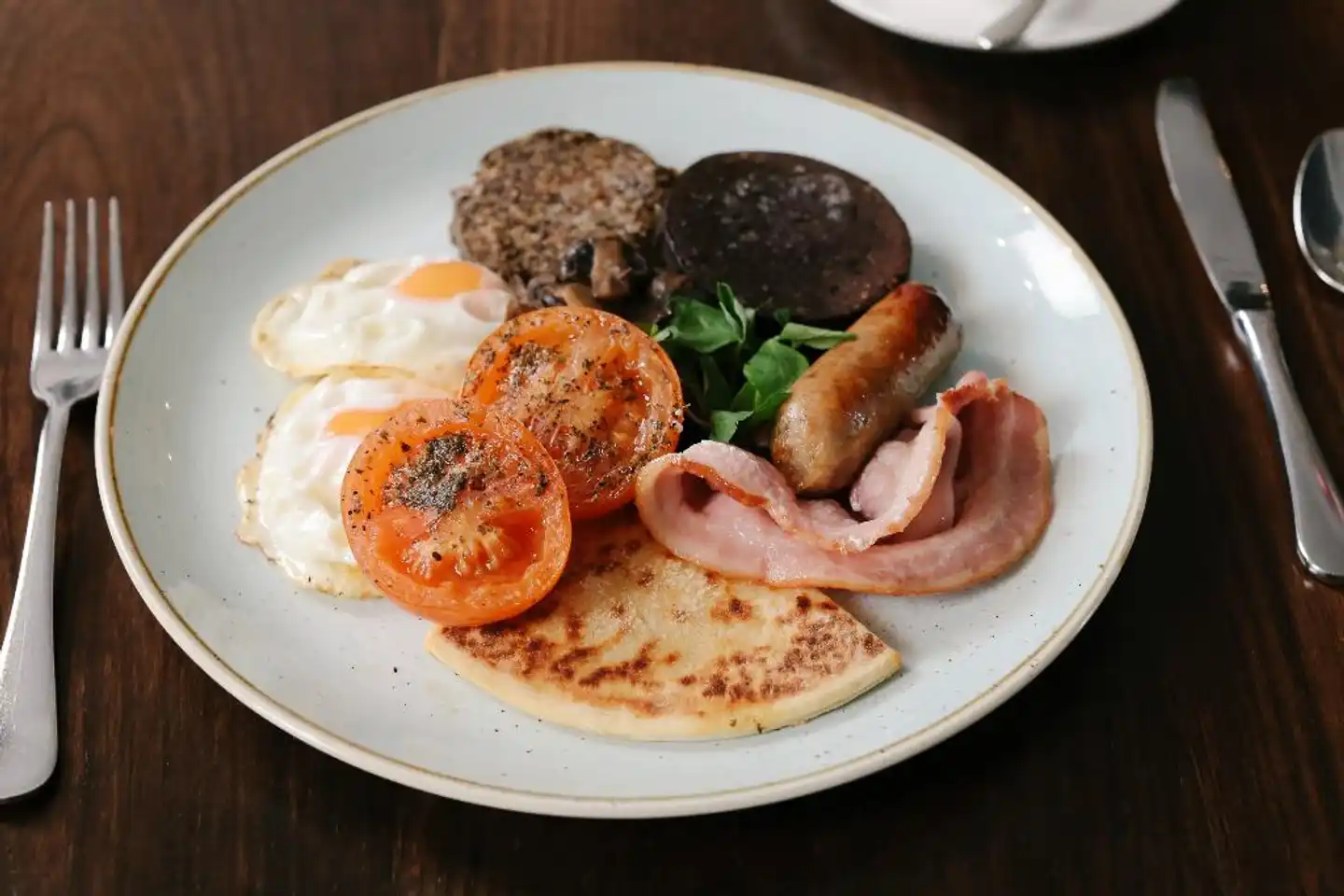 Nira Caledonia Restaurant