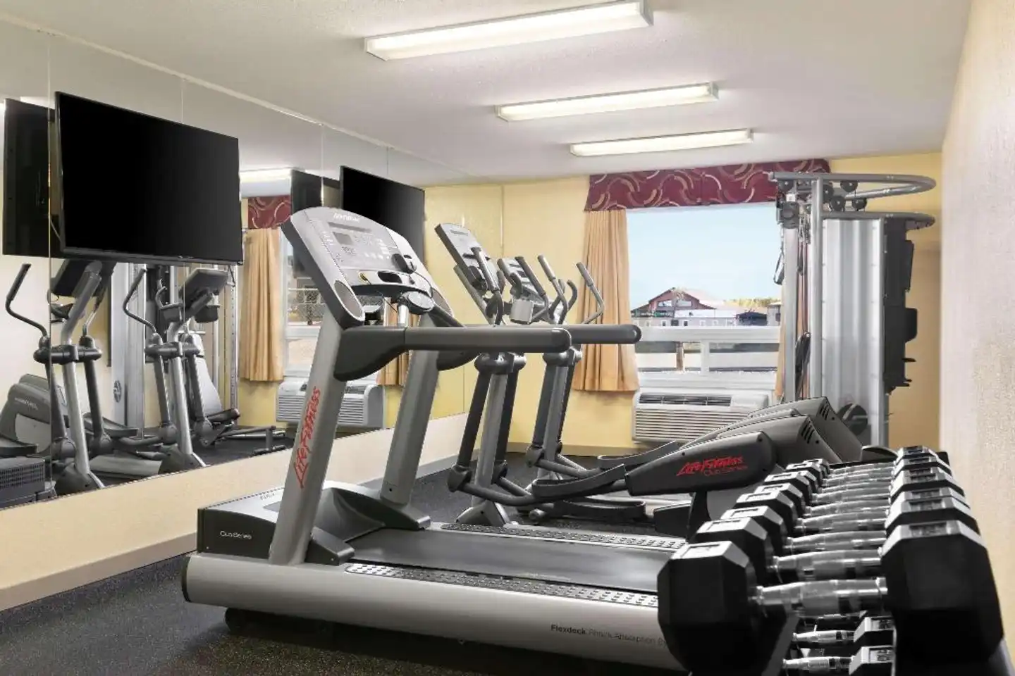 Days Inn & Suites by Wyndham Thompson Sport und Entertainment