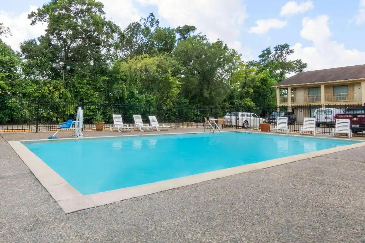 Days Inn by Wyndham Beaumont Pool