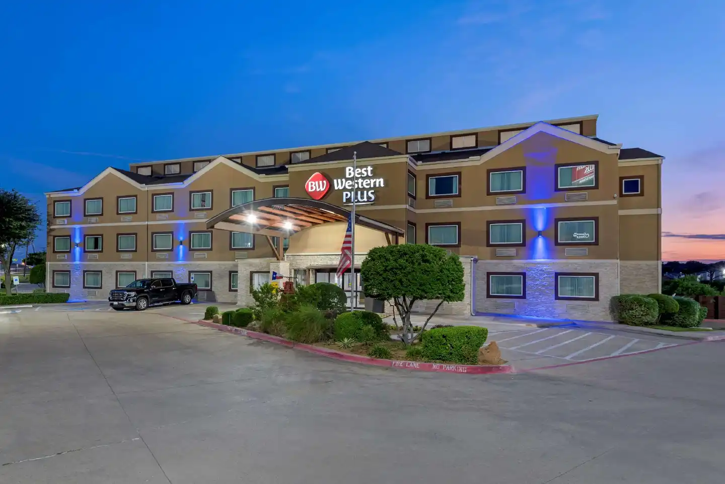 Best Western Plus Arlington North Hotel & Suites Aussenansicht