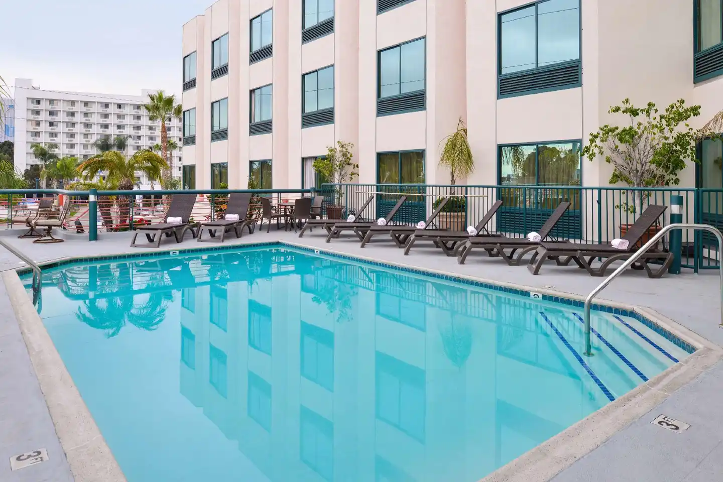 Best Western Plus Suites Hotel - Los Angeles LAX Airport Pool