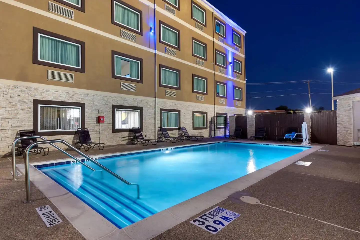 Best Western Plus Arlington North Hotel & Suites Pool