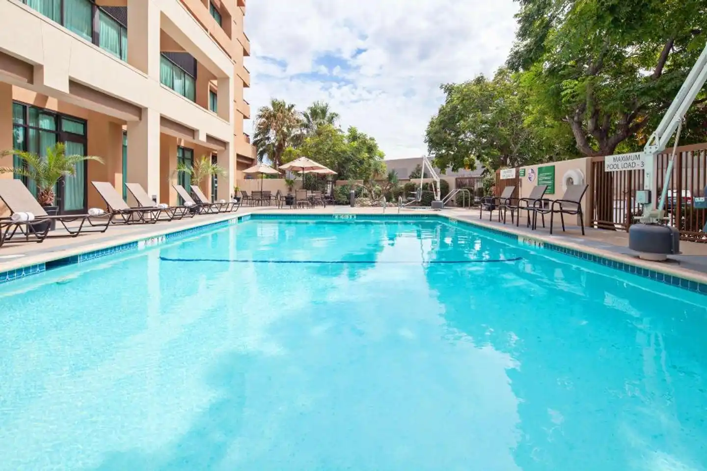 Hampton Inn & Suites Palmdale Pool