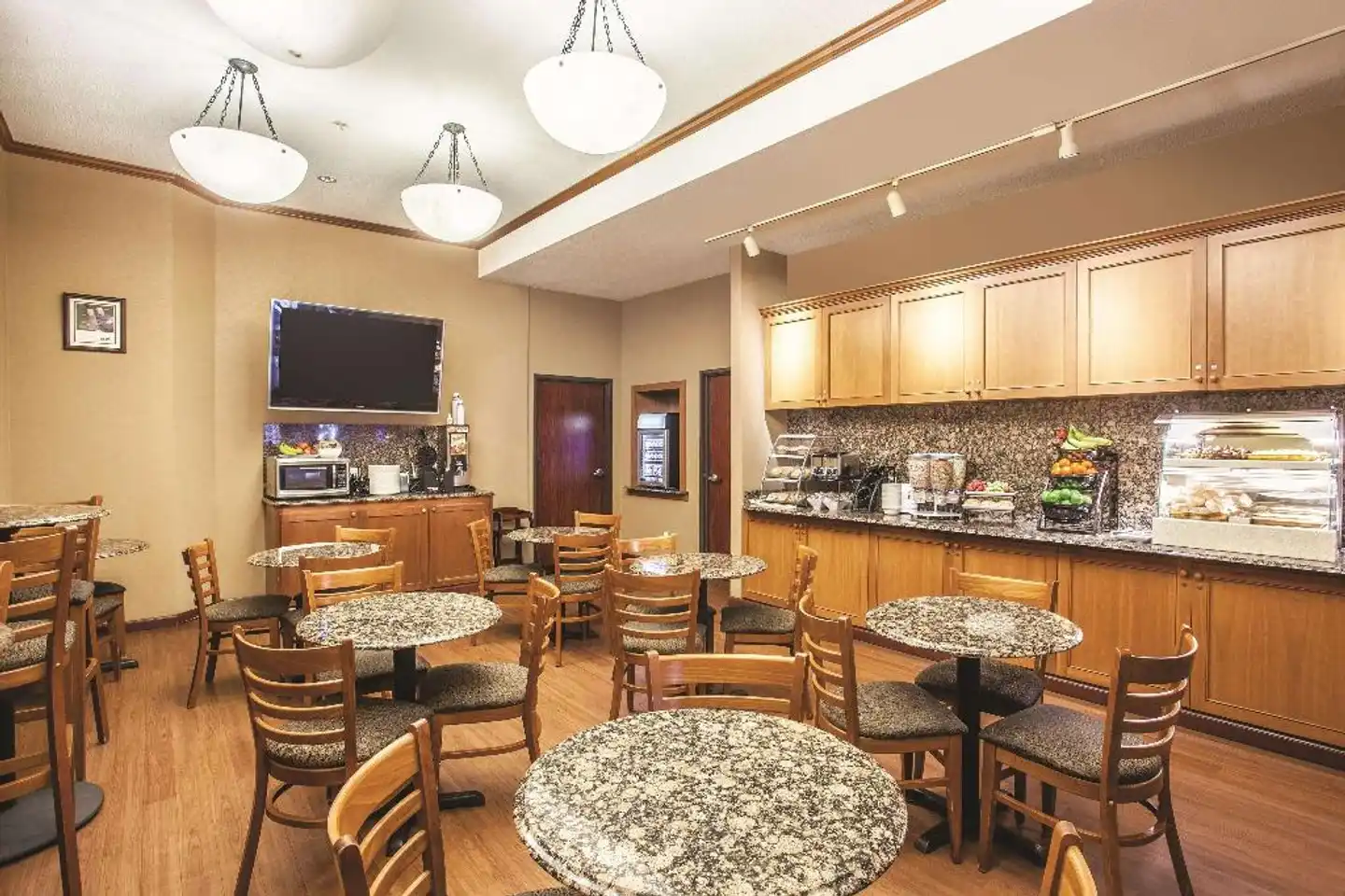 La Quinta Inn & Suites by Wyndham Portland Airport Bar
