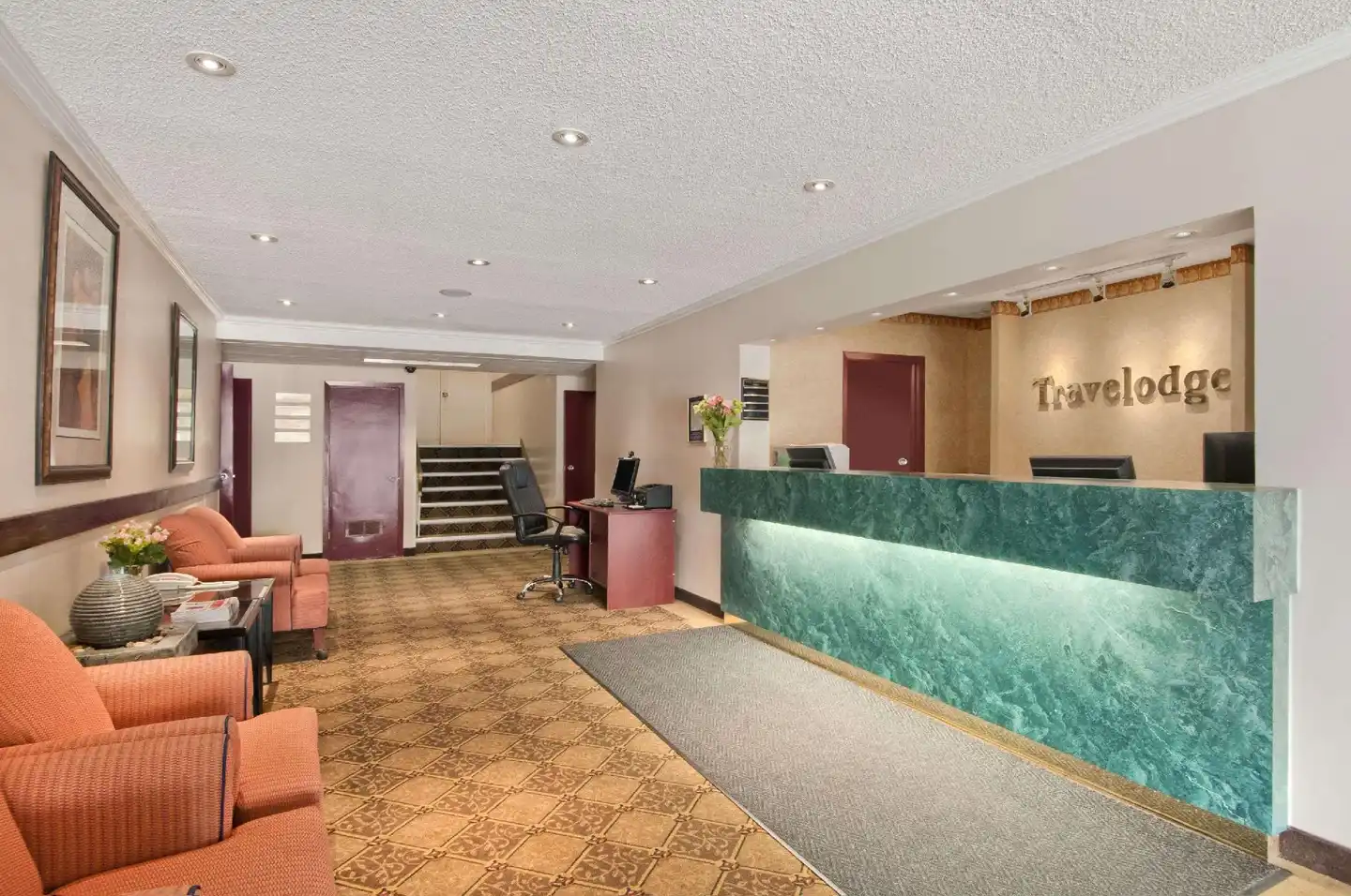 Travelodge Nanaimo Lobby