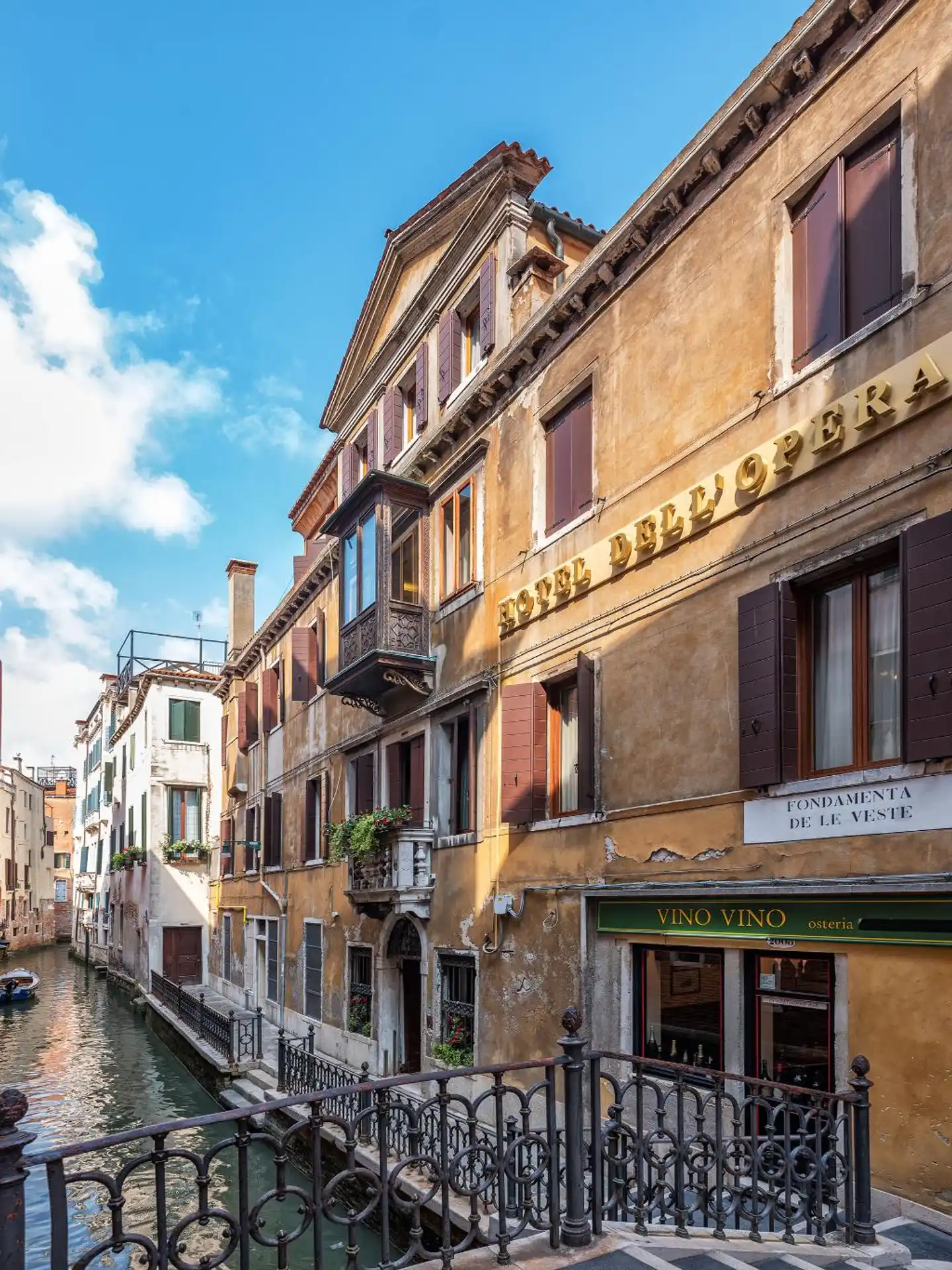 Dell'Opera Aussenansicht