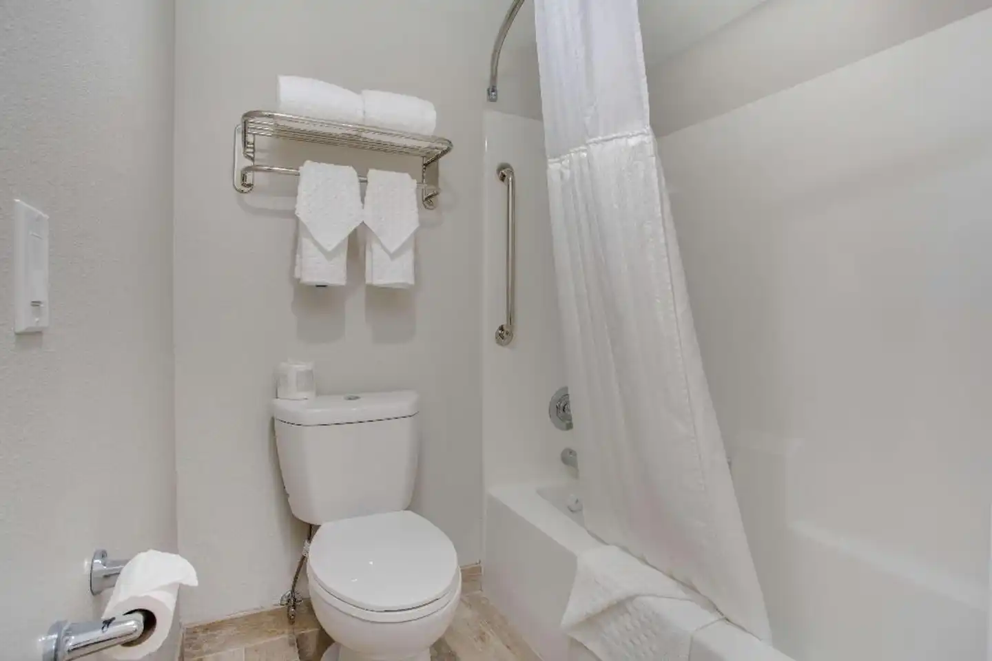 SureStay Plus Hotel by Best Western Chula Vista West Badezimmer