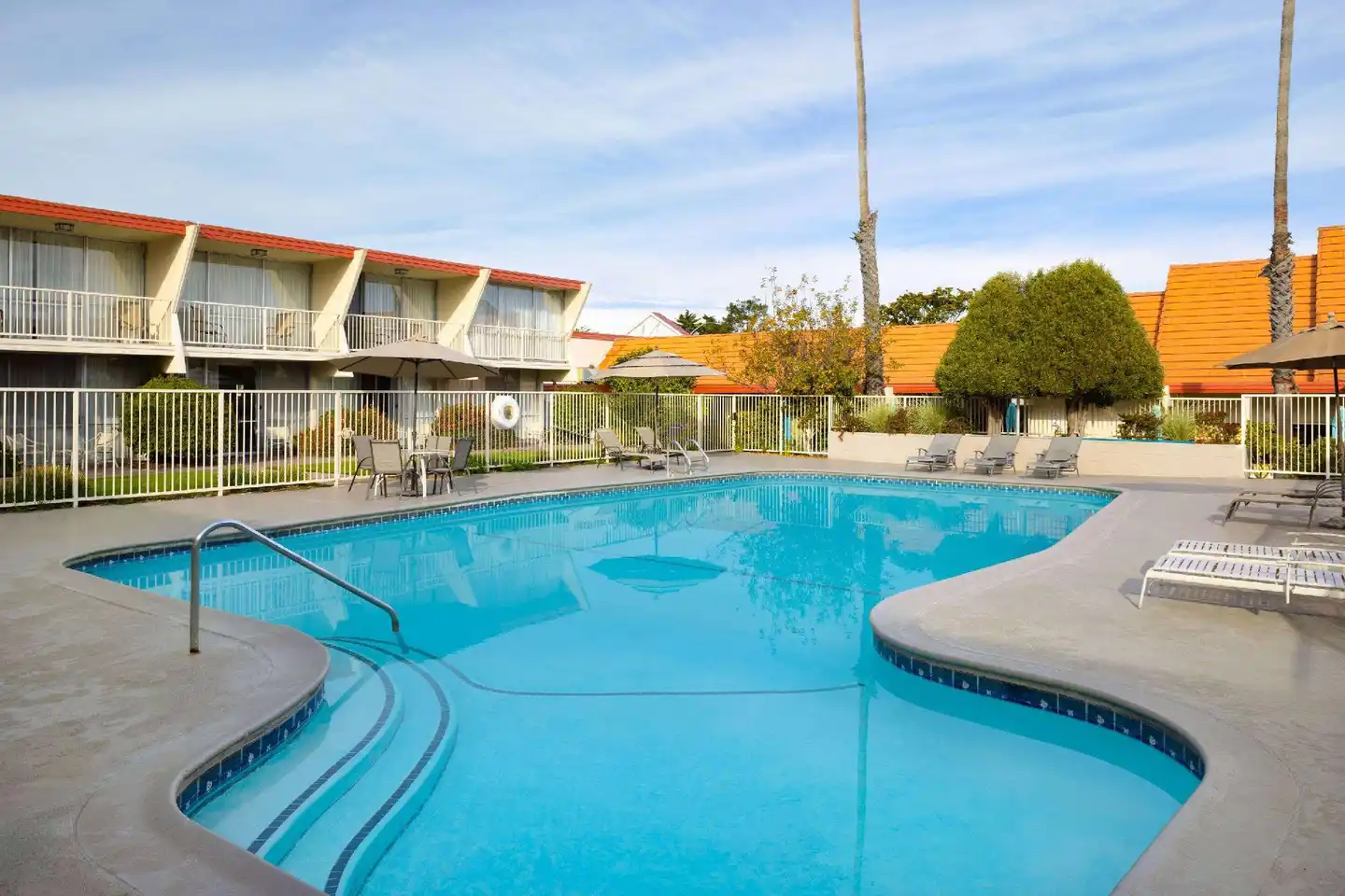 Monterey Bay Travelodge Pool