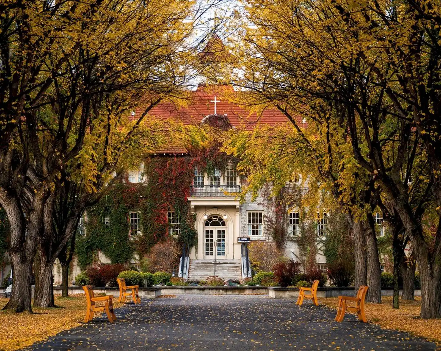 St. Eugene Golf Resort Casino Aussenansicht