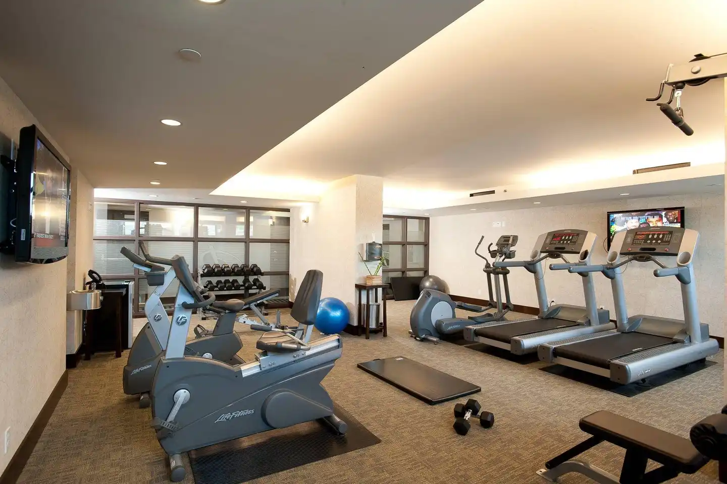 Delta Hotels by Marriott Burnaby Conference Centre Sport und Entertainment